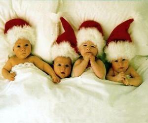 Puzzle Τέσσερα μωρά με καπέλο Άγιος Βασίλης